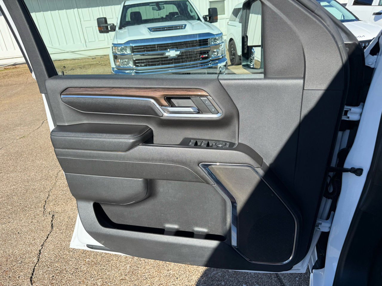 Used 2024 Chevrolet Silverado 2500 LT image 16
