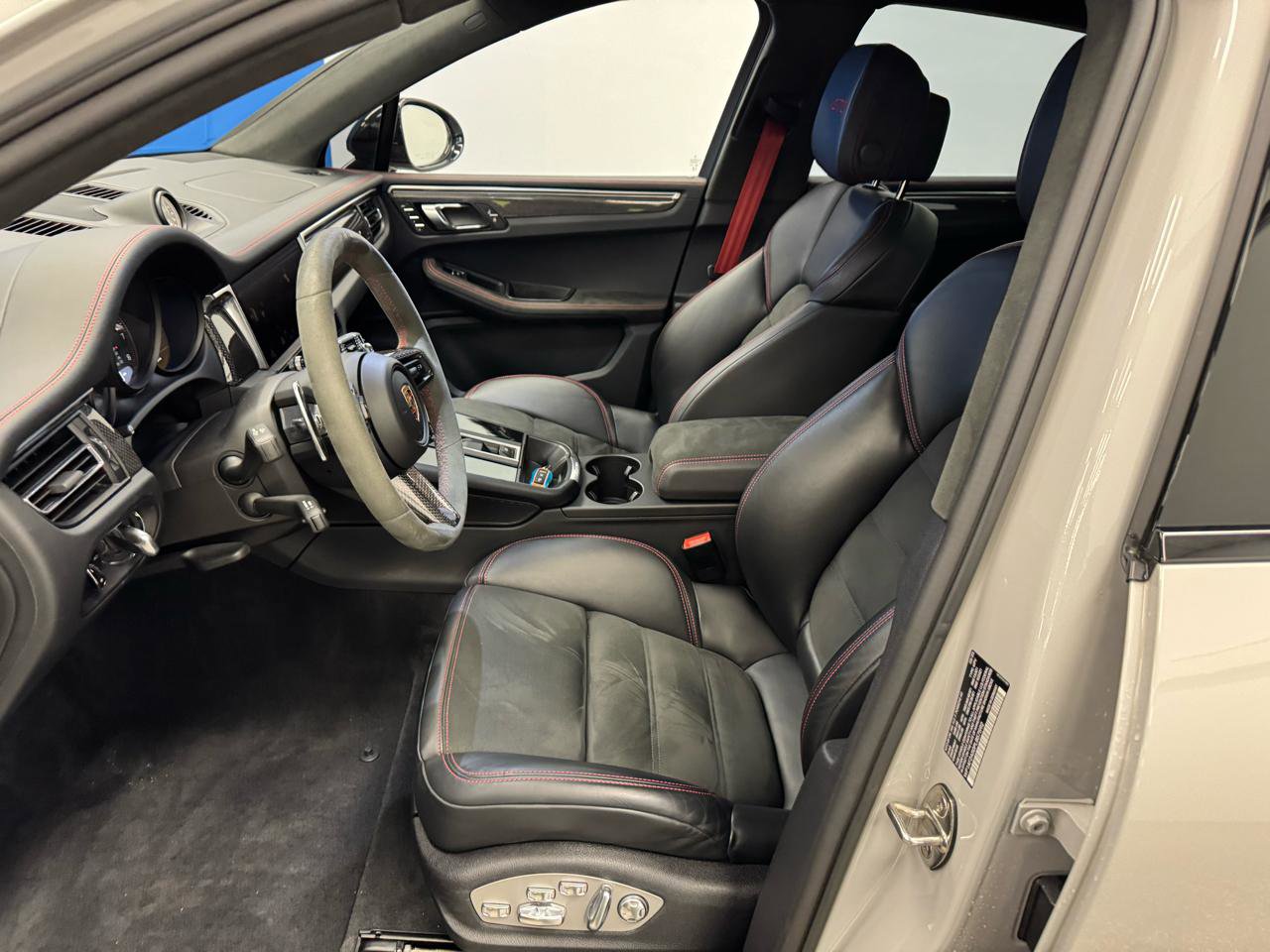 Used 2023 Porsche Macan GTS w/ GTS Sport Package image 15