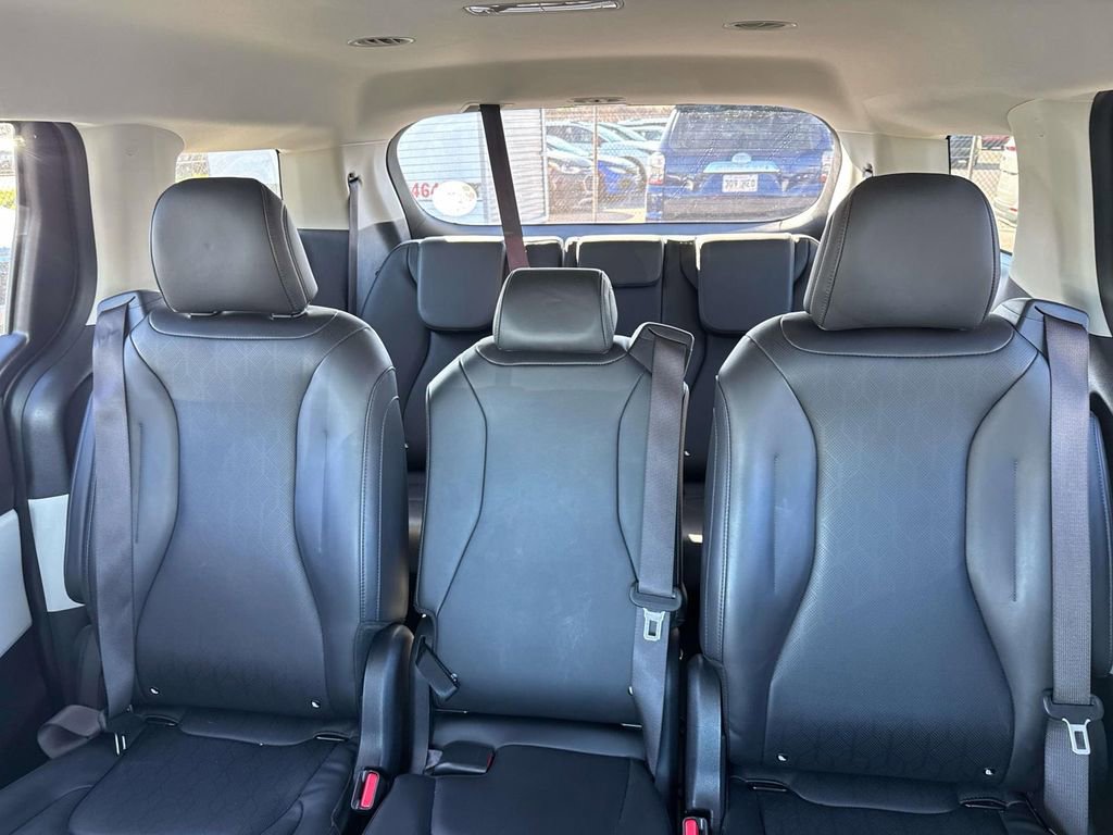 Certified 2024 Kia Carnival LX image 38