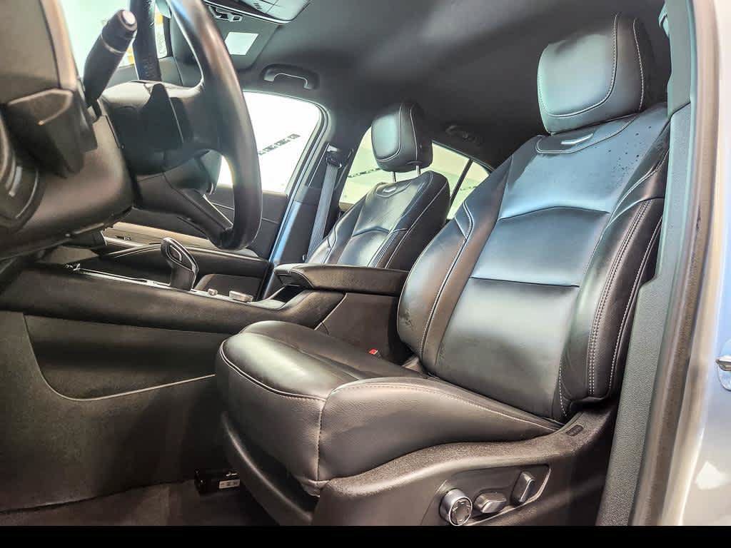 Used 2024 Cadillac XT4 Premium Luxury FWD image 9