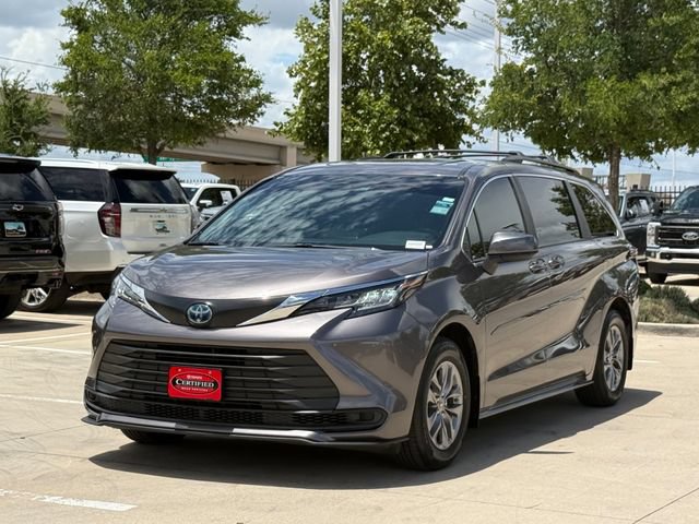 Used 2023 Toyota Sienna LE w/ LE Plus Package FWD image 8
