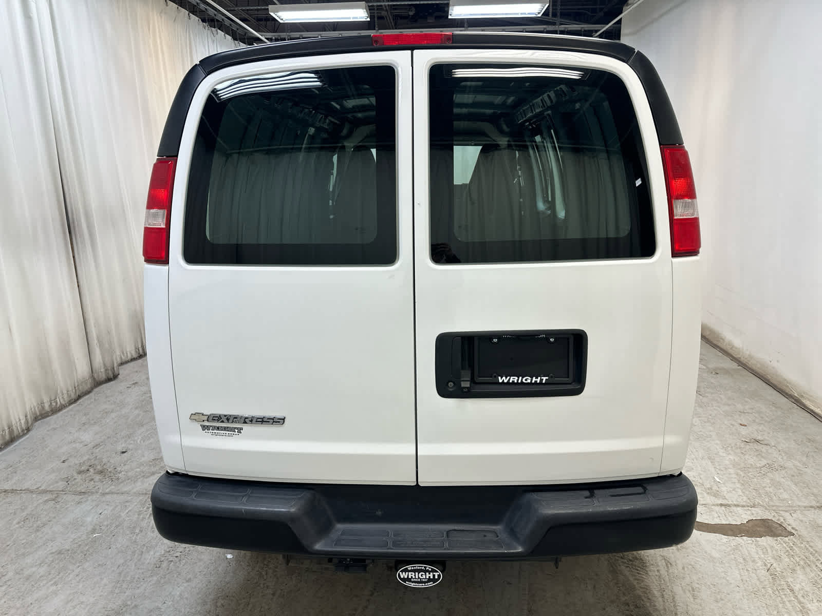 Used 2018 Chevrolet Express 2500 w/ Driver Convenience Package image 7