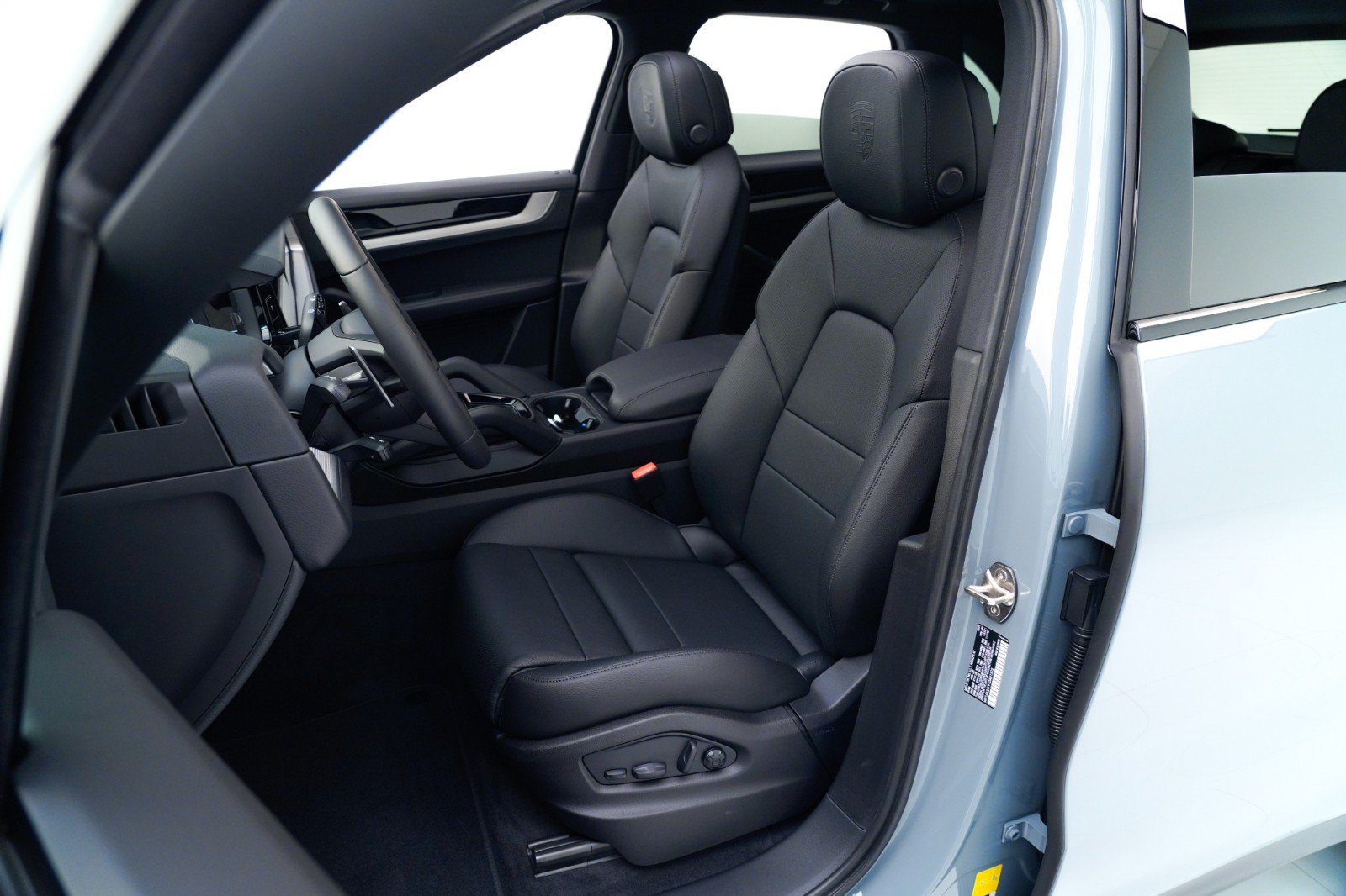 Certified 2026 Porsche Cayenne AWD/4WD image 5