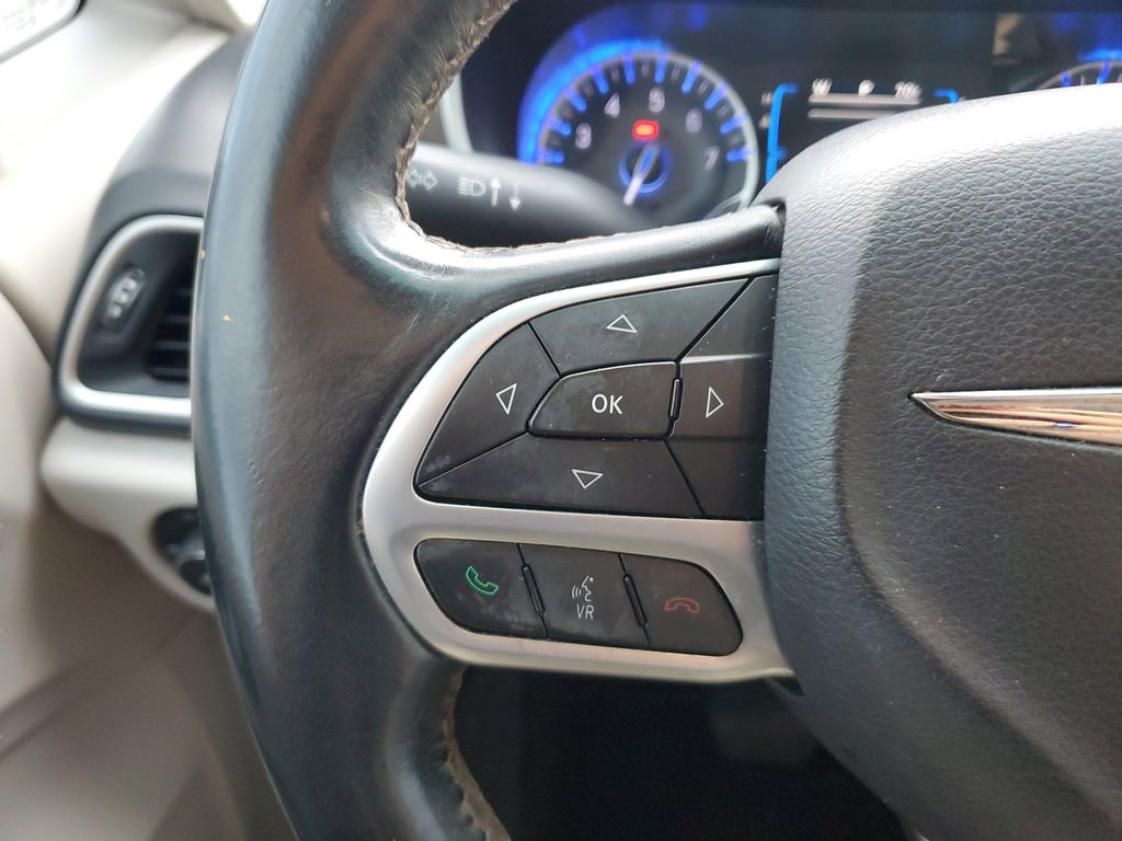 Used 2017 Chrysler Pacifica Touring-L w/ Tire & Wheel Group image 23