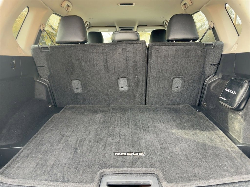 Used 2022 Nissan Rogue SV image 27