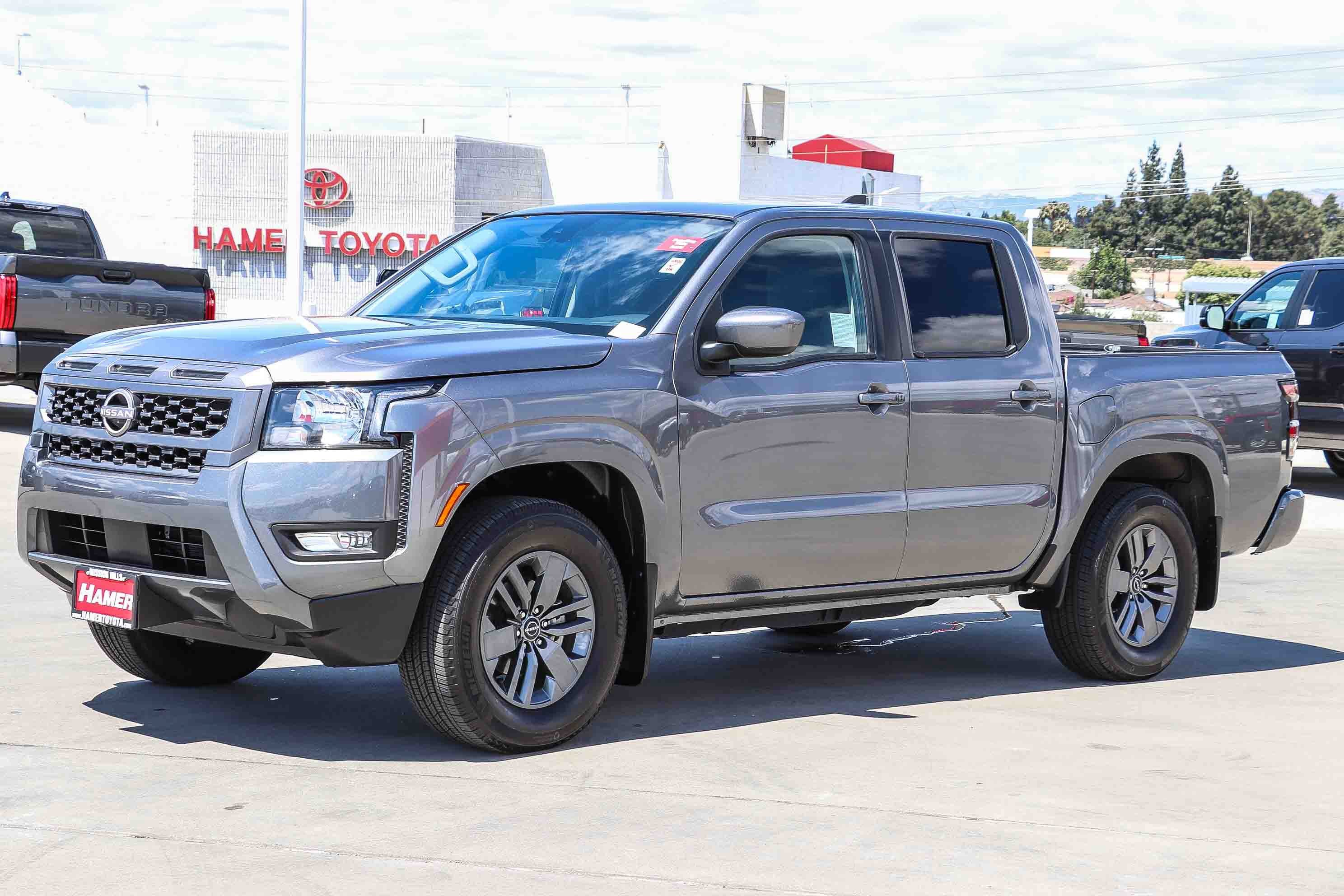 Used 2025 Nissan Frontier SV w/ SV Convenience Package RWD image 3