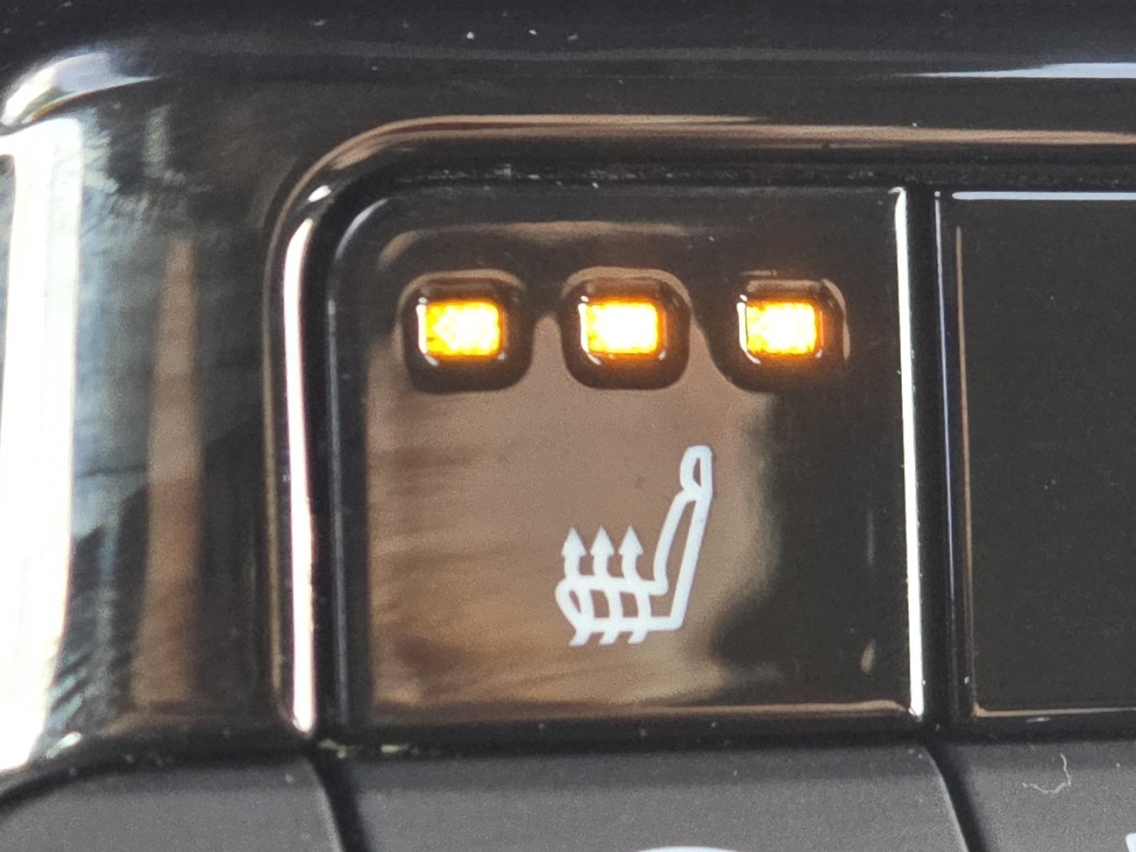 Used 2023 Toyota Prius XLE image 8