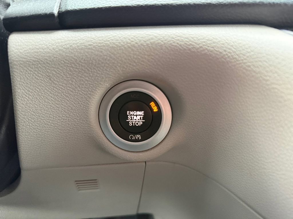 Used 2020 Chrysler Pacifica Touring-L Plus w/ Tire & Wheel Group image 28