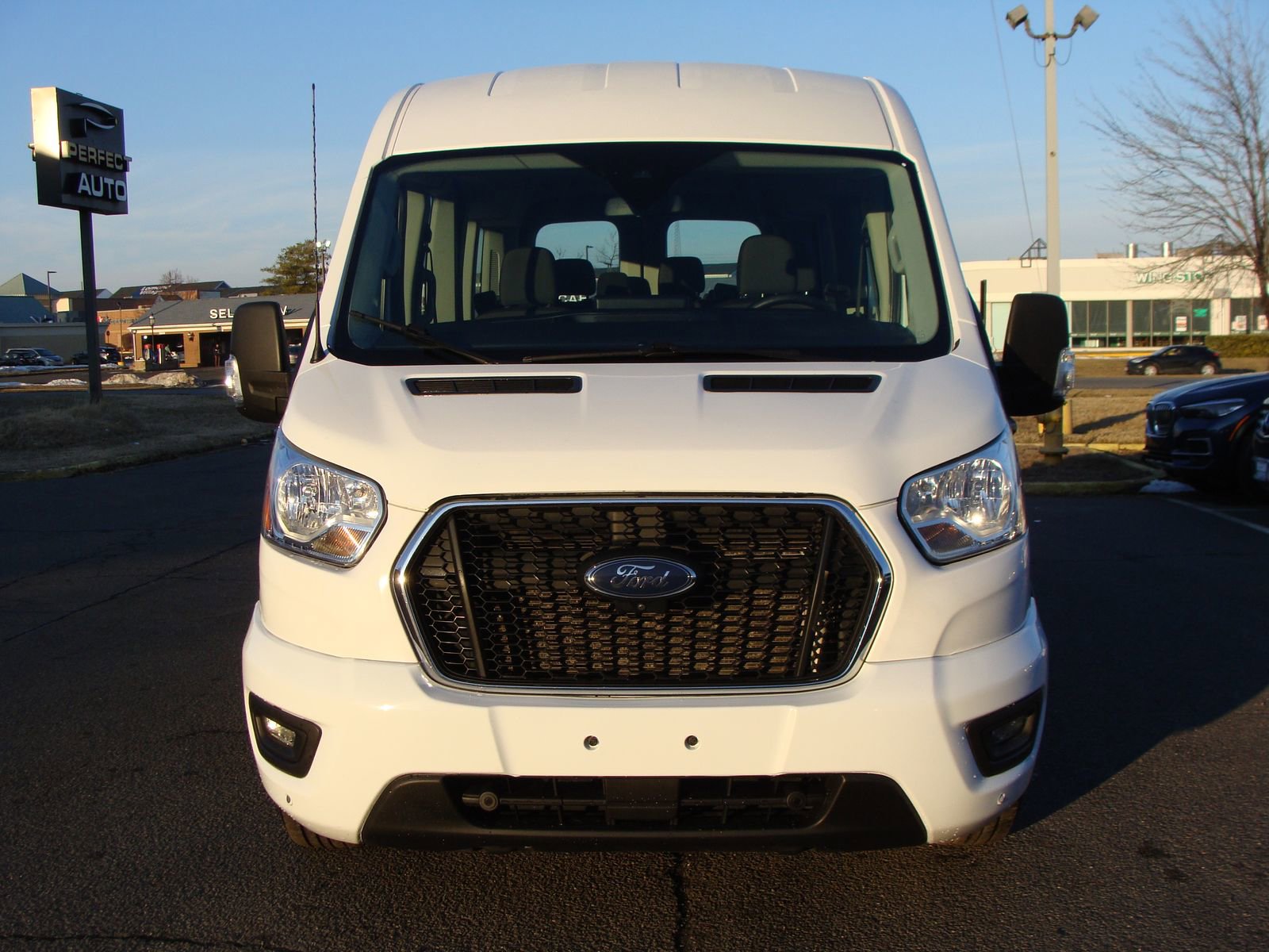 Used 2022 Ford Transit 350 XLT image 2