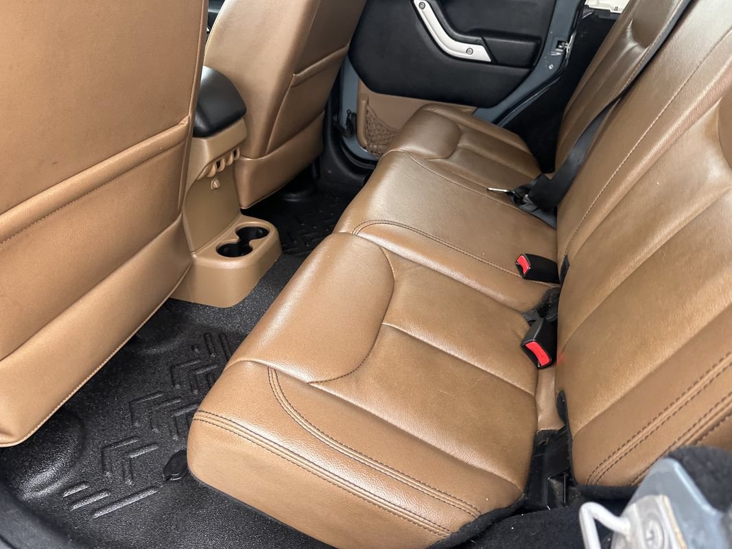 Used 2014 Jeep Wrangler Unlimited Sahara w/ Connectivity Group AWD/4WD image 34