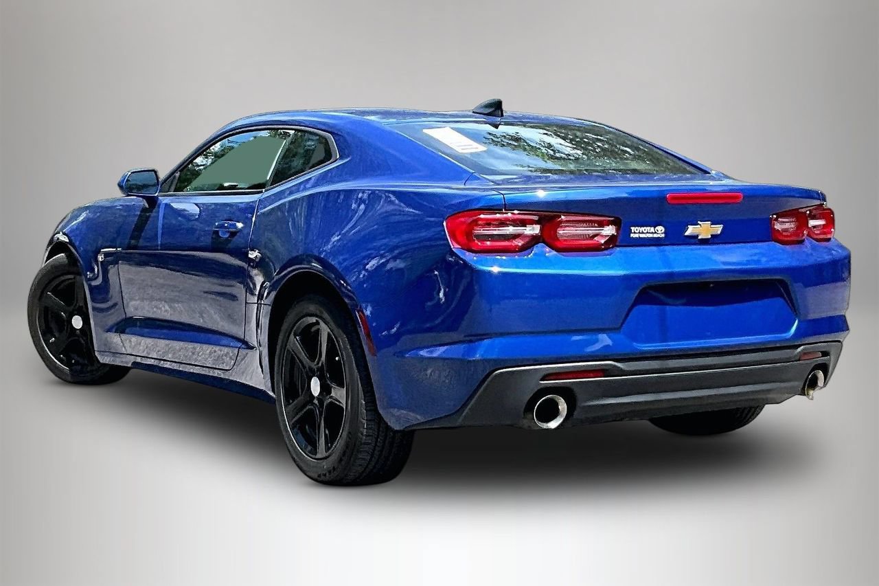 Used 2023 Chevrolet Camaro LT RWD image 4