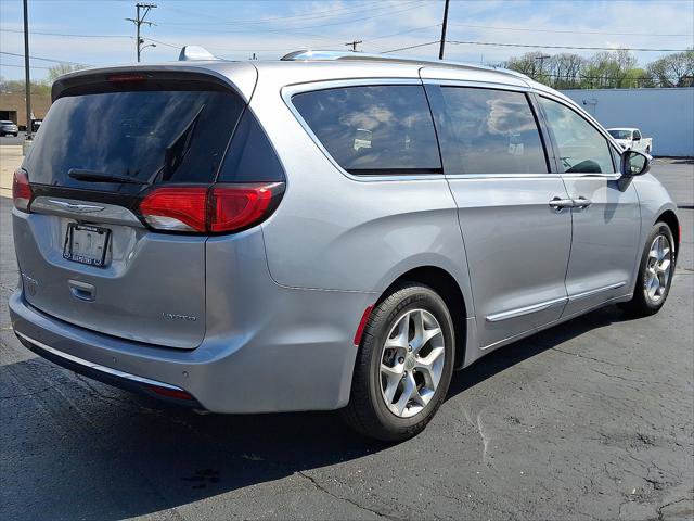 Used 2020 Chrysler Pacifica Limited FWD image 17