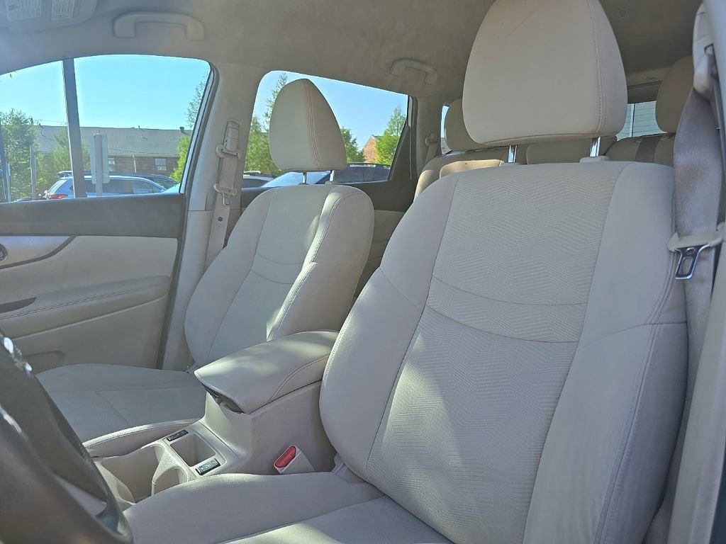 Used 2016 Nissan Rogue SV w/ SV Premium Package image 15