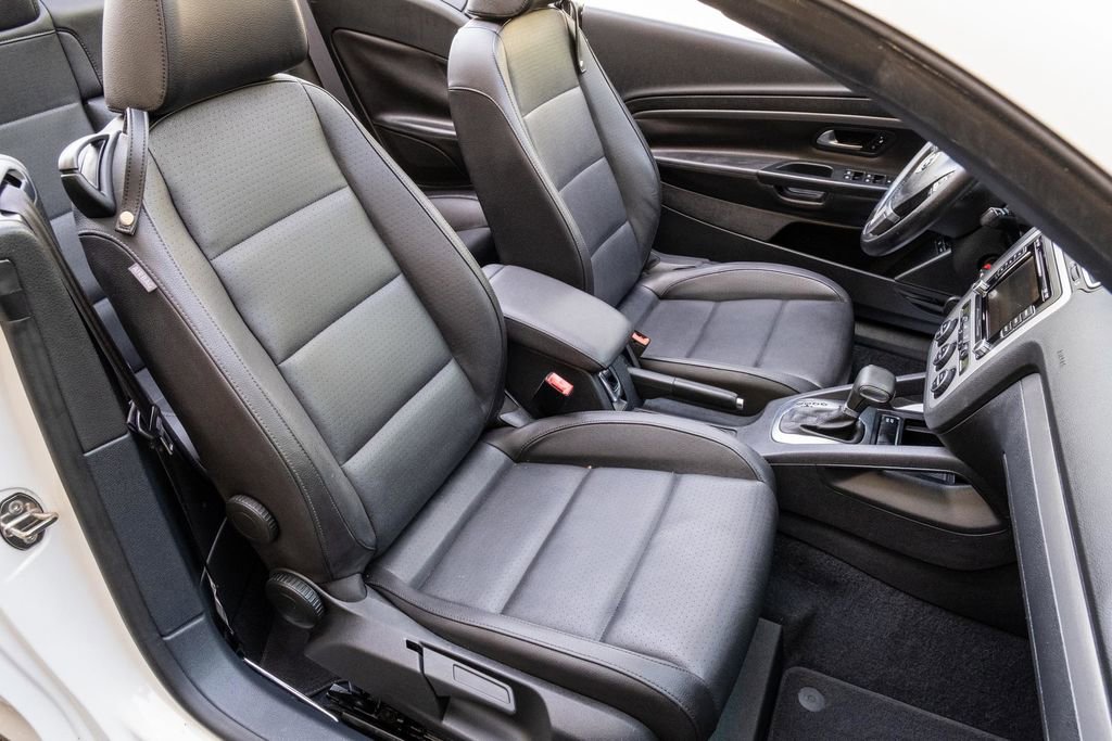 Used 2010 Volkswagen Eos Komfort FWD image 23