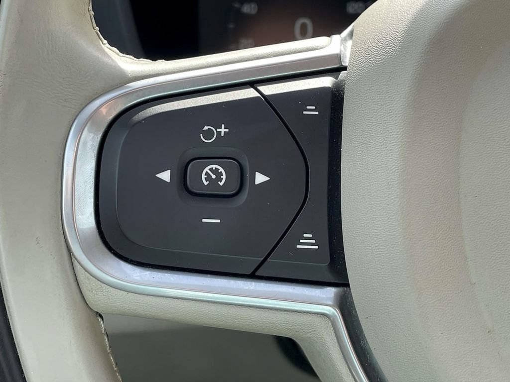 Used 2018 Volvo XC60 T5 Inscription w/ Convenience Package AWD/4WD image 30