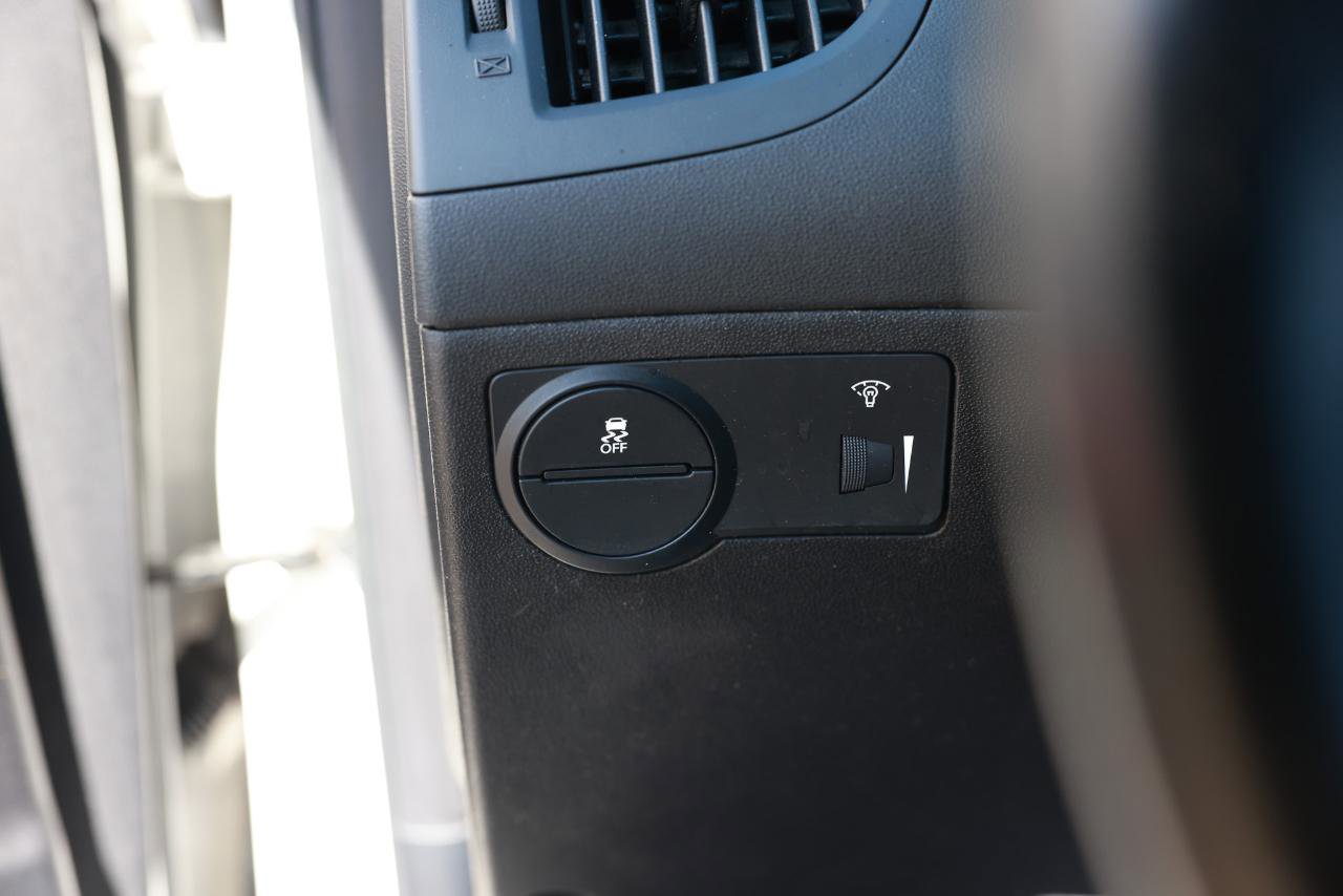 Used 2013 Hyundai Genesis 3.8 image 40