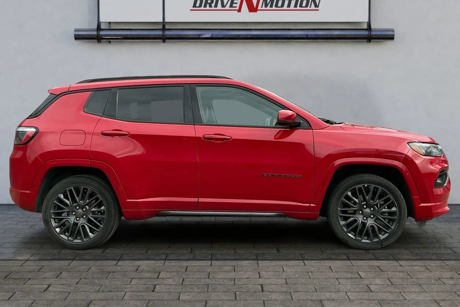 Used 2023 Jeep Compass Limited image 3