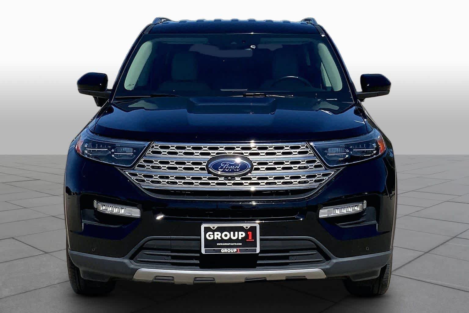 Used 2023 Ford Explorer Limited AWD/4WD image 4