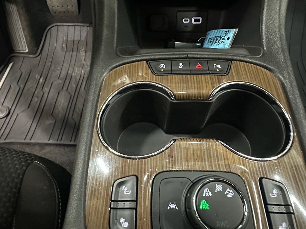 Certified 2023 GMC Acadia SLE w/ Driver Convenience Package image 32