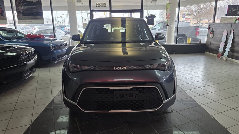 Used 2023 Kia Soul LX w/ LX Technology Package FWD image 3