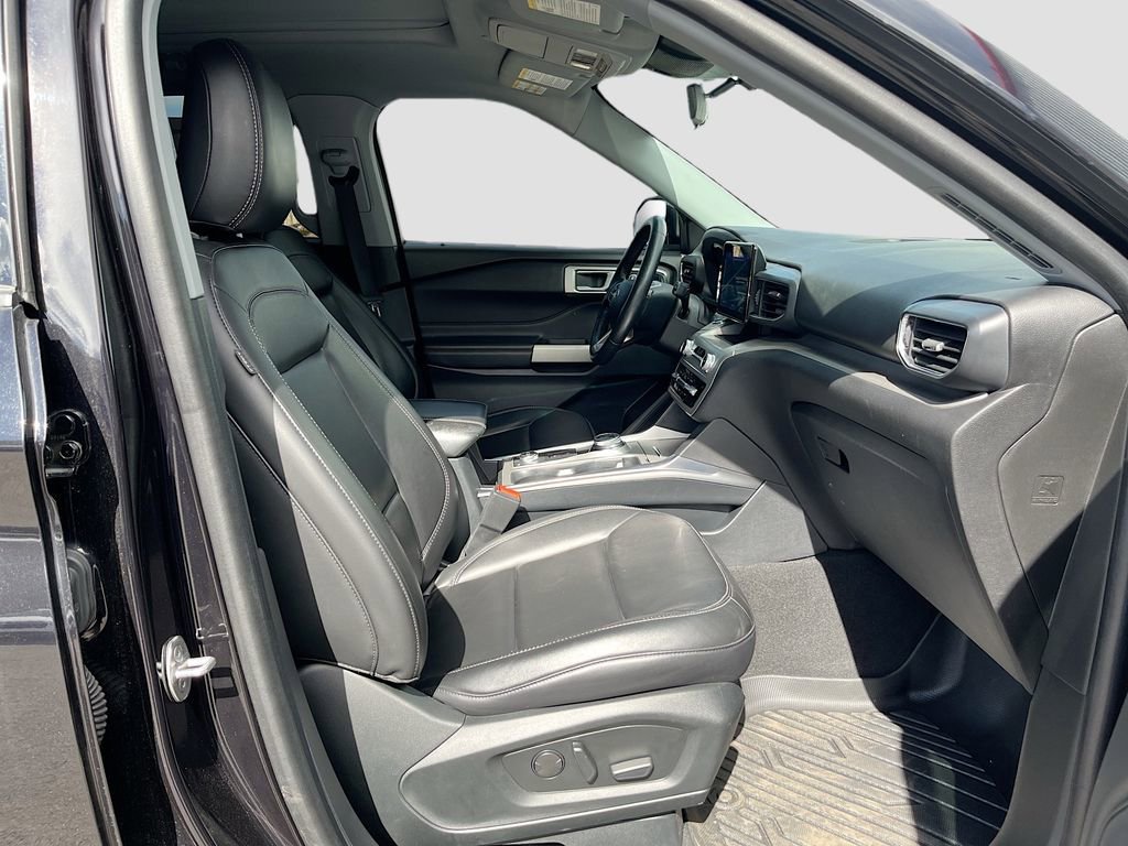 Used 2022 Ford Explorer XLT w/ Equipment Group 202A image 32