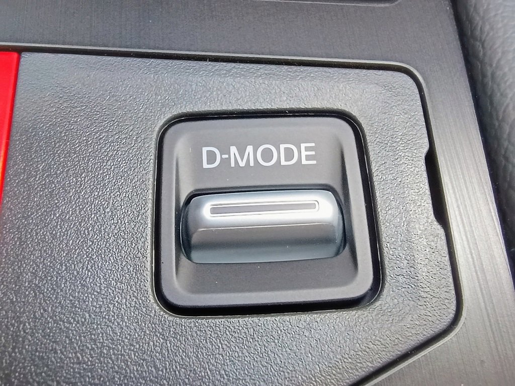 New 2026 Nissan Kicks SR image 18