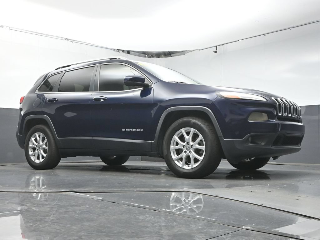 Used 2016 Jeep Cherokee Latitude w/ Safety/Convenience Group AWD/4WD image 22