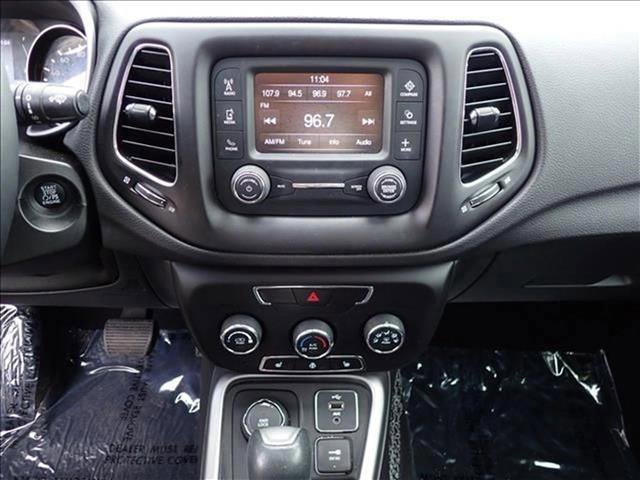 Used 2018 Jeep Compass Latitude w/ Cold Weather Group AWD/4WD image 16