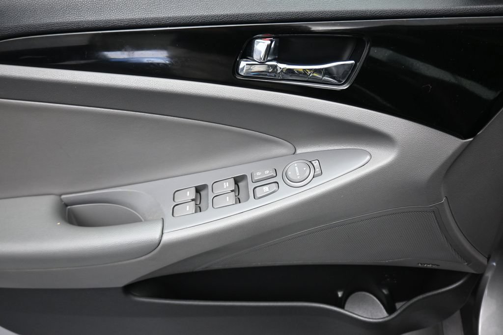 Used 2013 Hyundai Sonata Limited w/ Premium Pkg FWD image 10