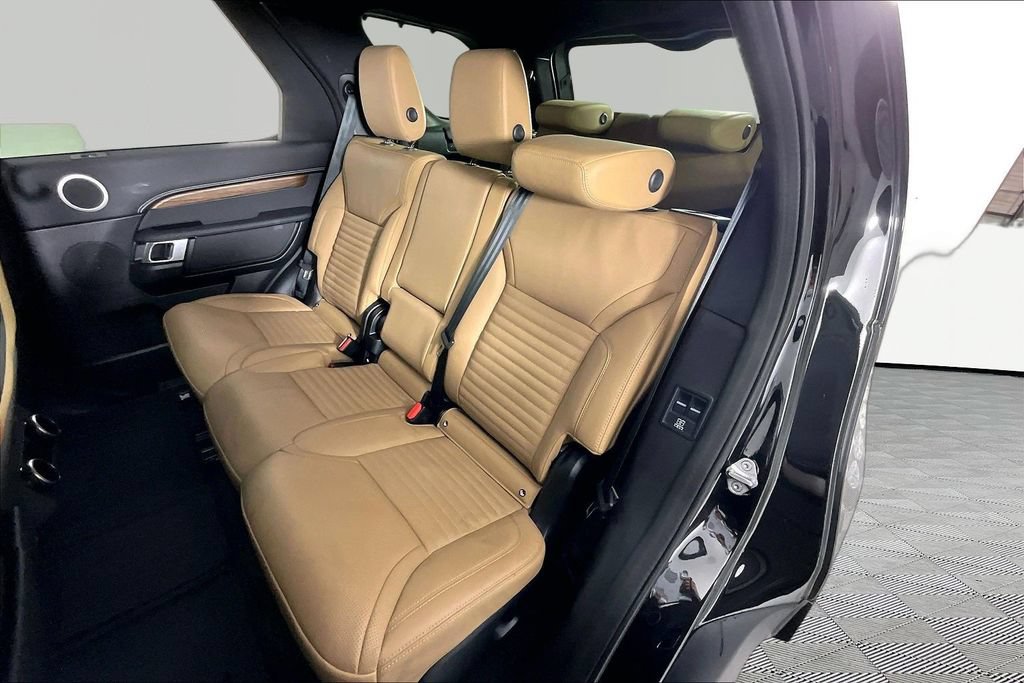 Used 2024 Land Rover Discovery Dynamic SE AWD/4WD image 21