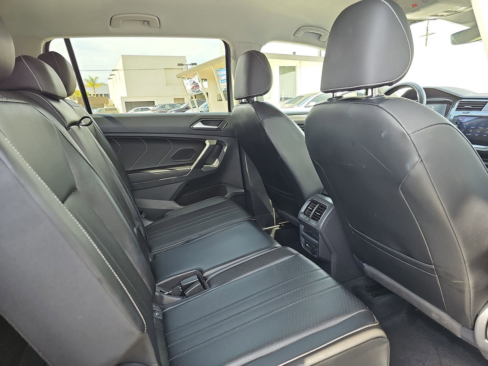 Used 2022 Volkswagen Tiguan SE image 11