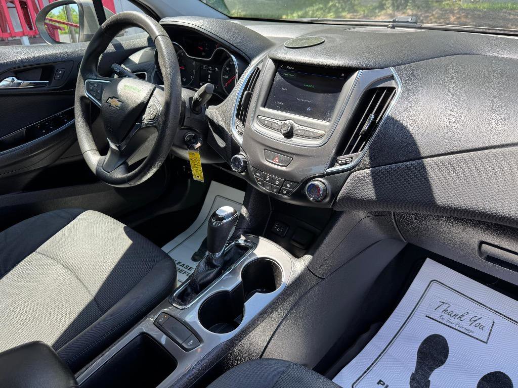 Used 2019 Chevrolet Cruze LT FWD image 30