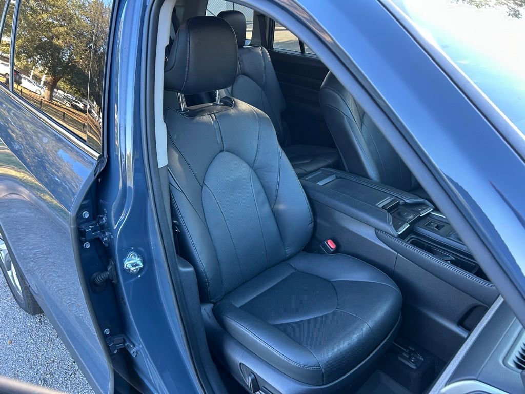 Used 2024 Toyota Grand Highlander Limited image 16