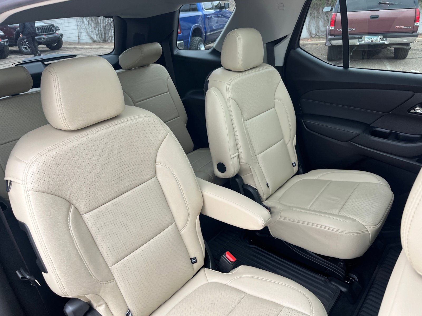 Used 2021 Chevrolet Traverse Premier w/ LPO, Cargo Package image 18