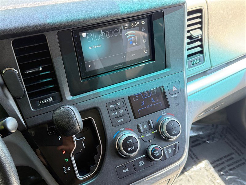 Used 2015 Toyota Sienna LE FWD image 17