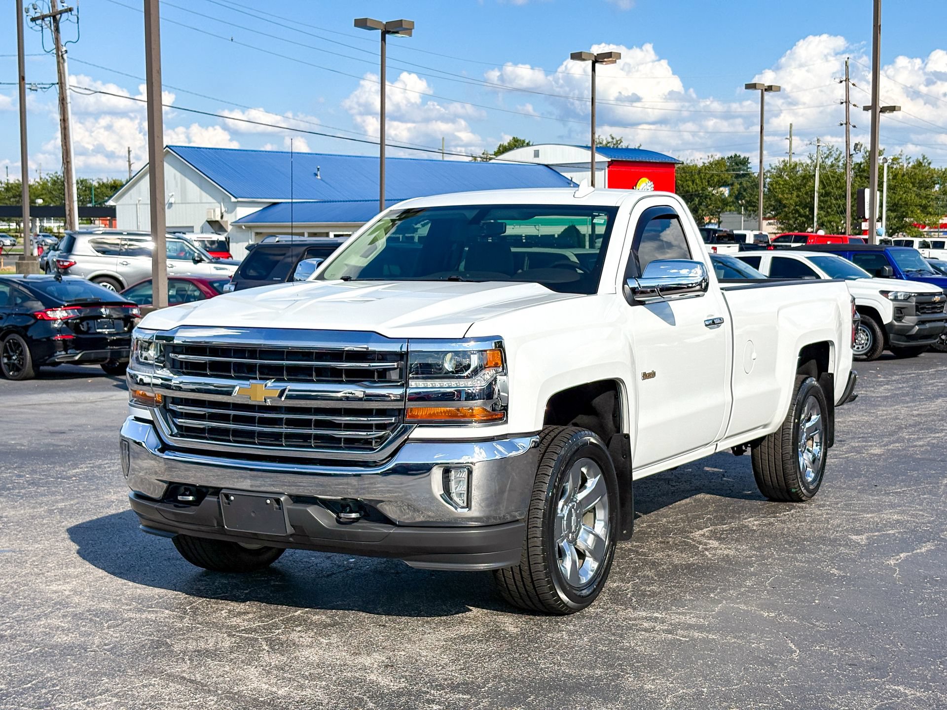 Used 2018 Chevrolet Silverado 1500 LT w/ LT Convenience Package AWD/4WD image 5