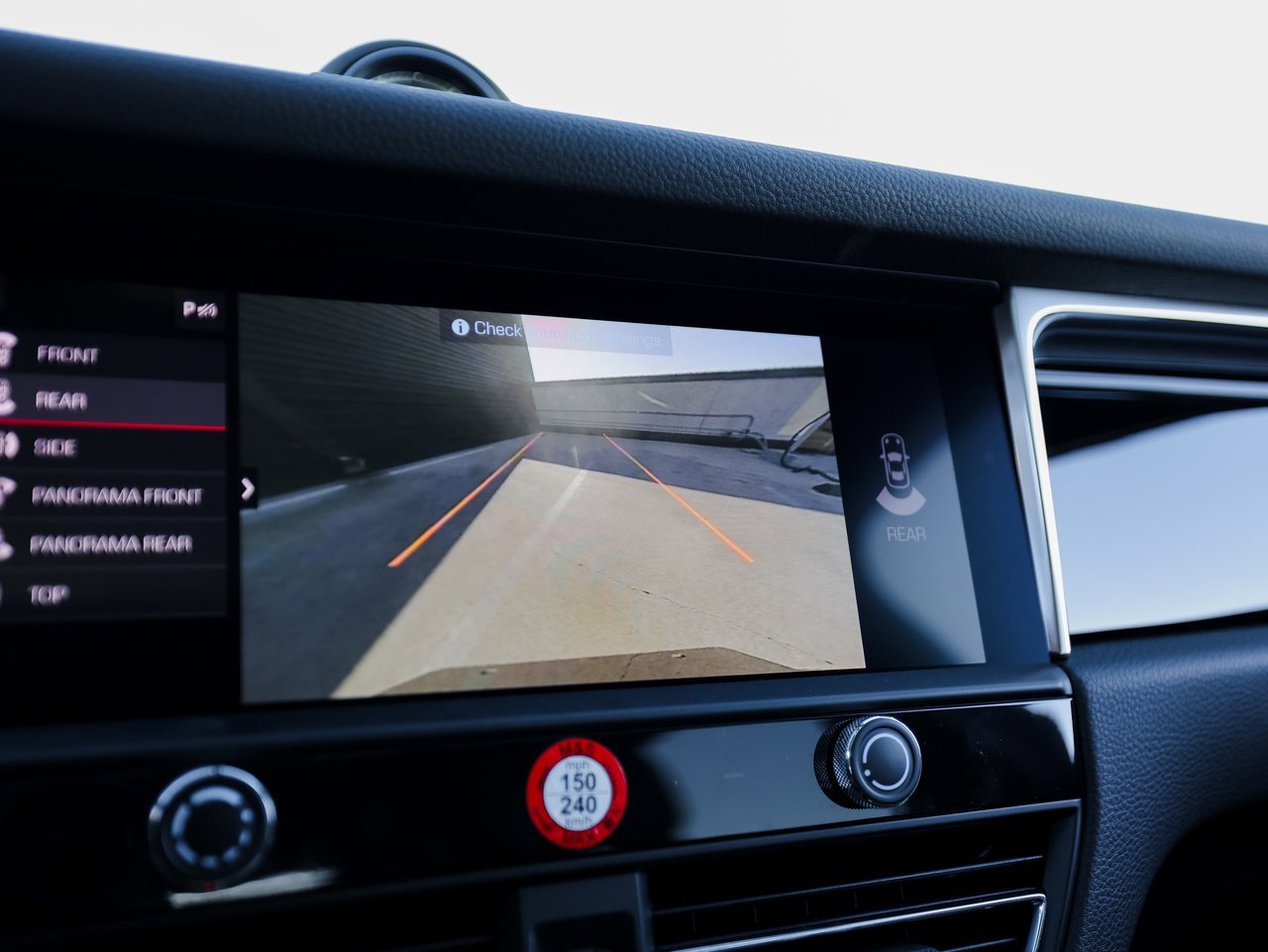 Certified 2025 Porsche Macan image 19