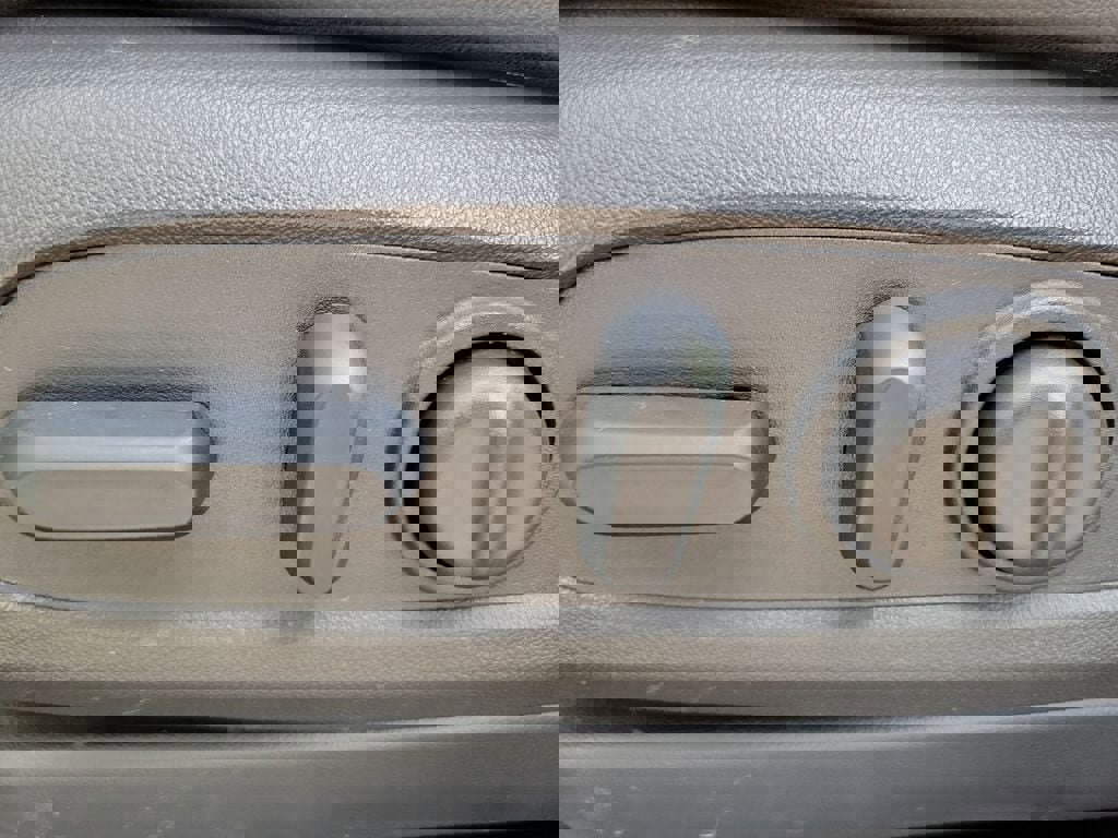 Used 2025 Chevrolet TrailBlazer ACTIV w/ Driver Confidence Package FWD image 17