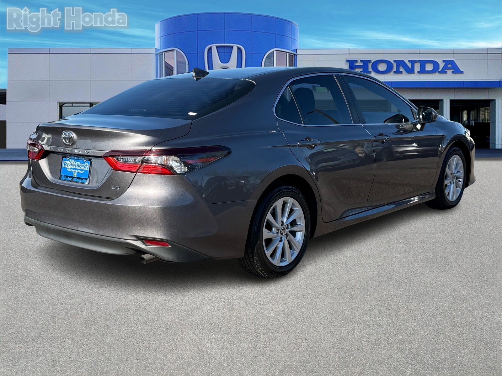 Used 2023 Toyota Camry LE image 7