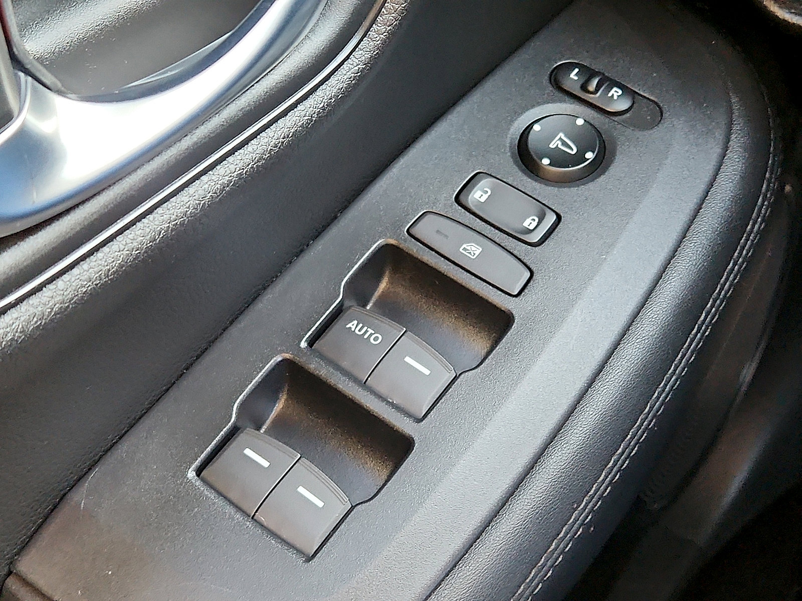 Used 2023 Honda HR-V LX image 22