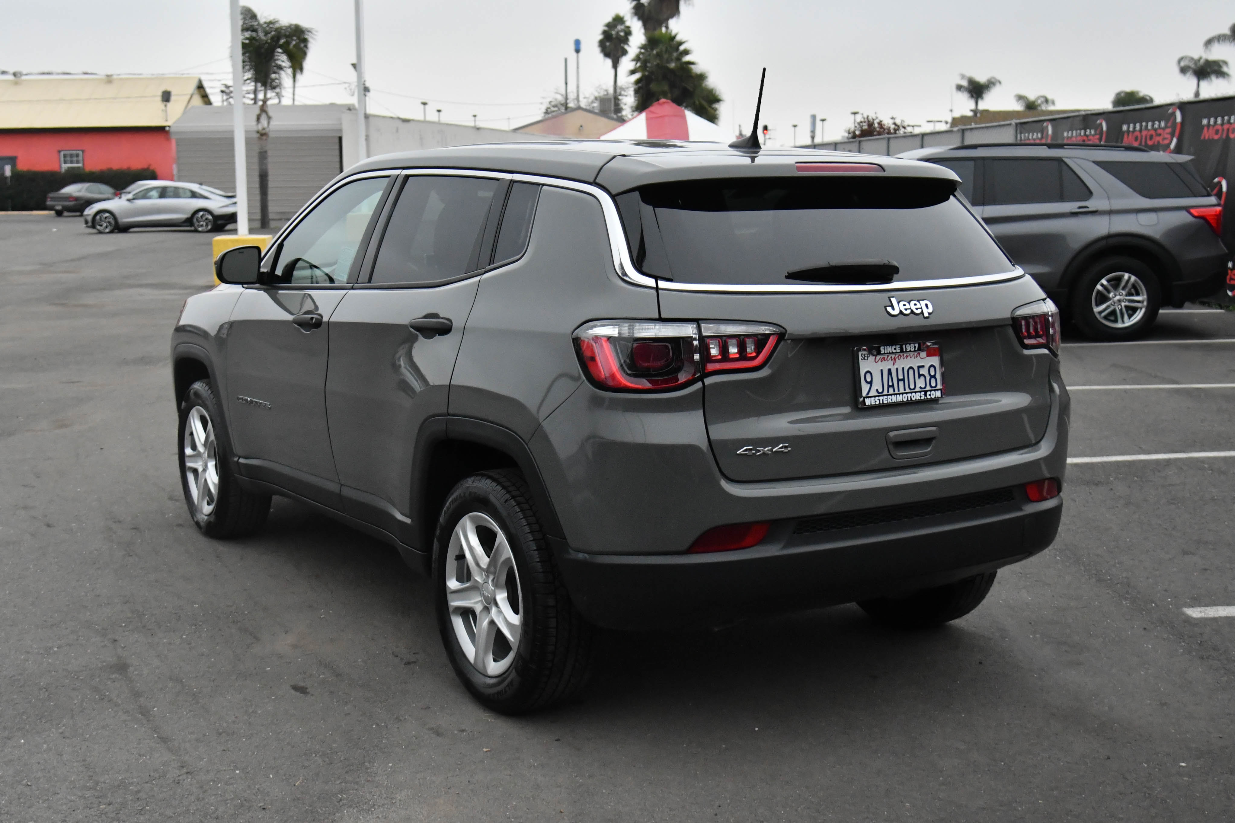 Used 2023 Jeep Compass Sport image 6
