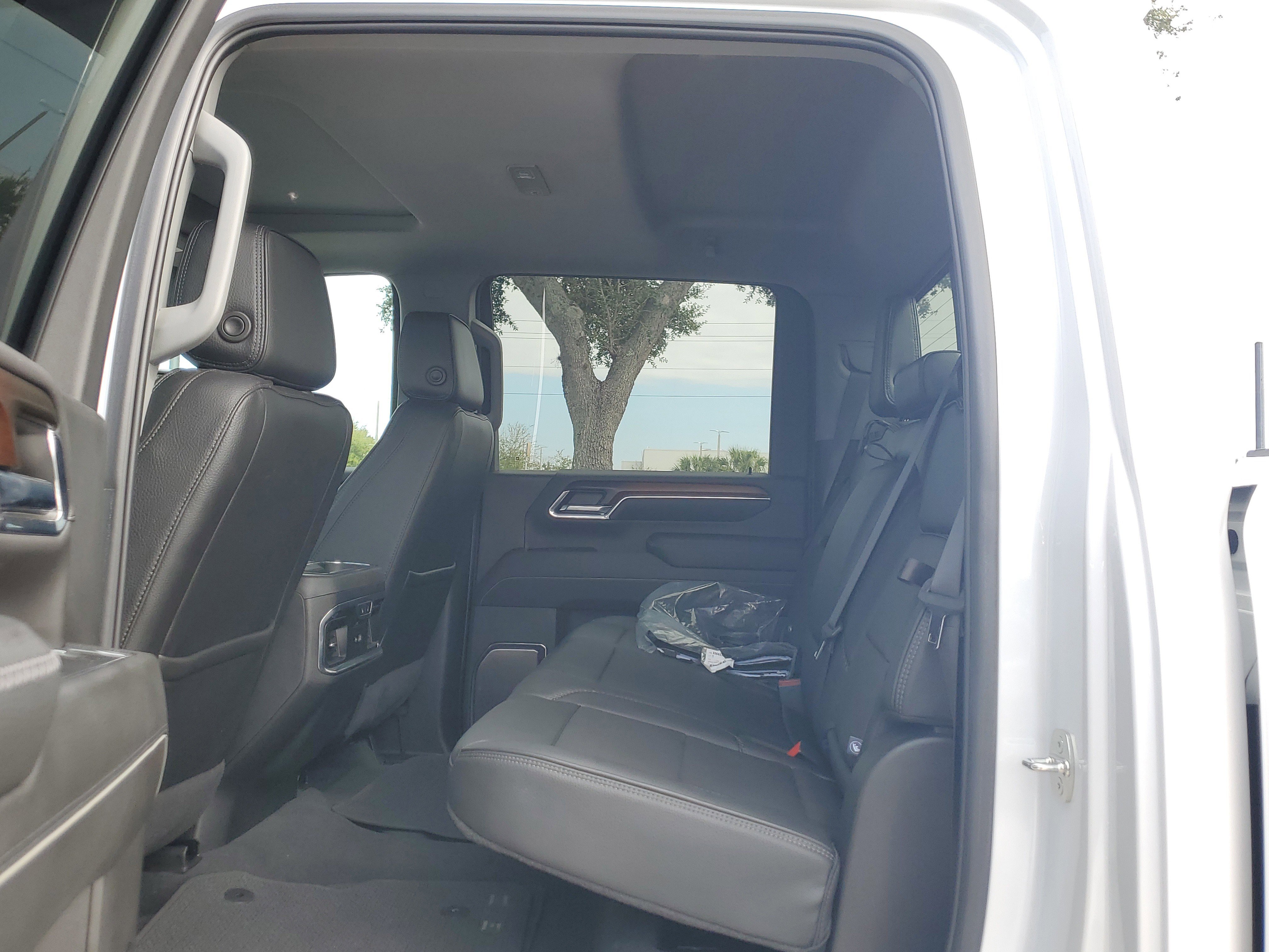 Used 2024 GMC Sierra 2500 Denali w/ Denali Reserve Package image 13