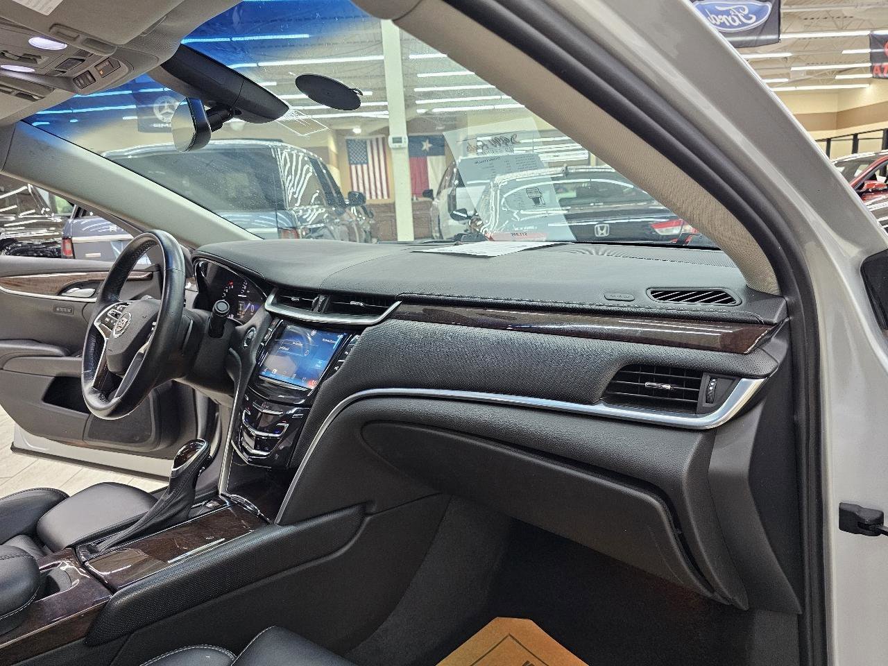 Used 2014 Cadillac XTS Luxury image 21