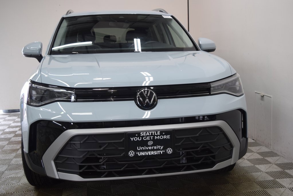 New 2025 Volkswagen Taos SE image 2