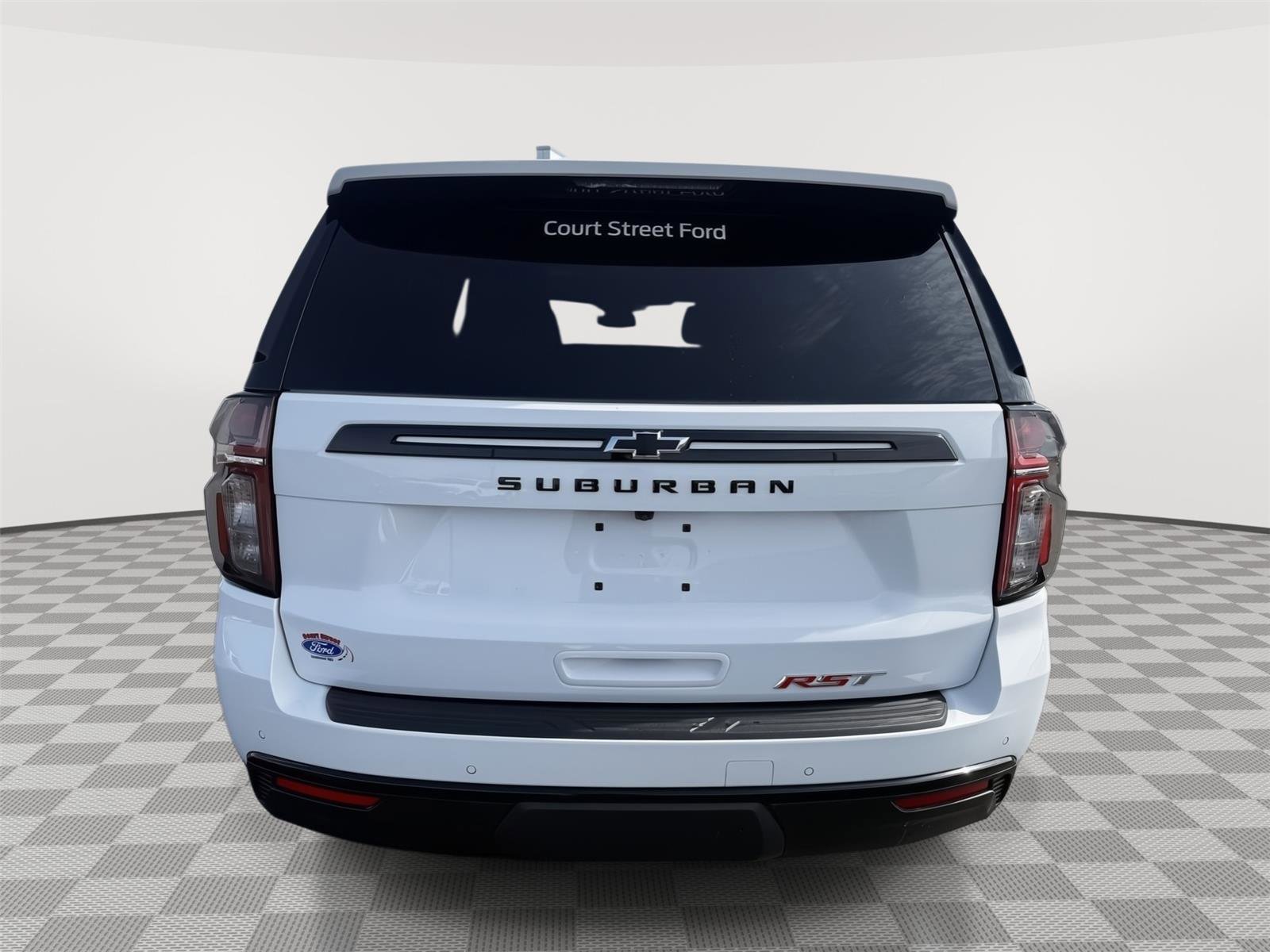 Used 2024 Chevrolet Suburban RST w/ Luxury Package image 2