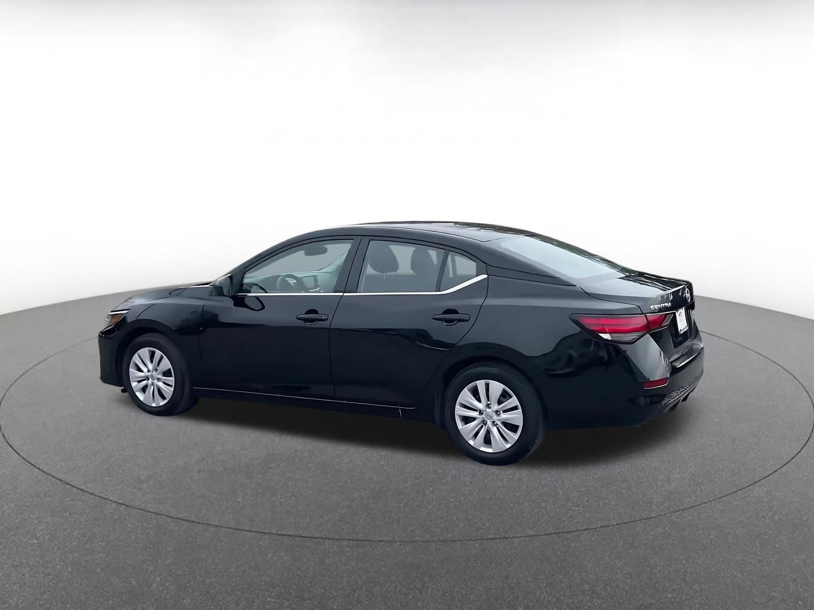 Used 2025 Nissan Sentra S image 9