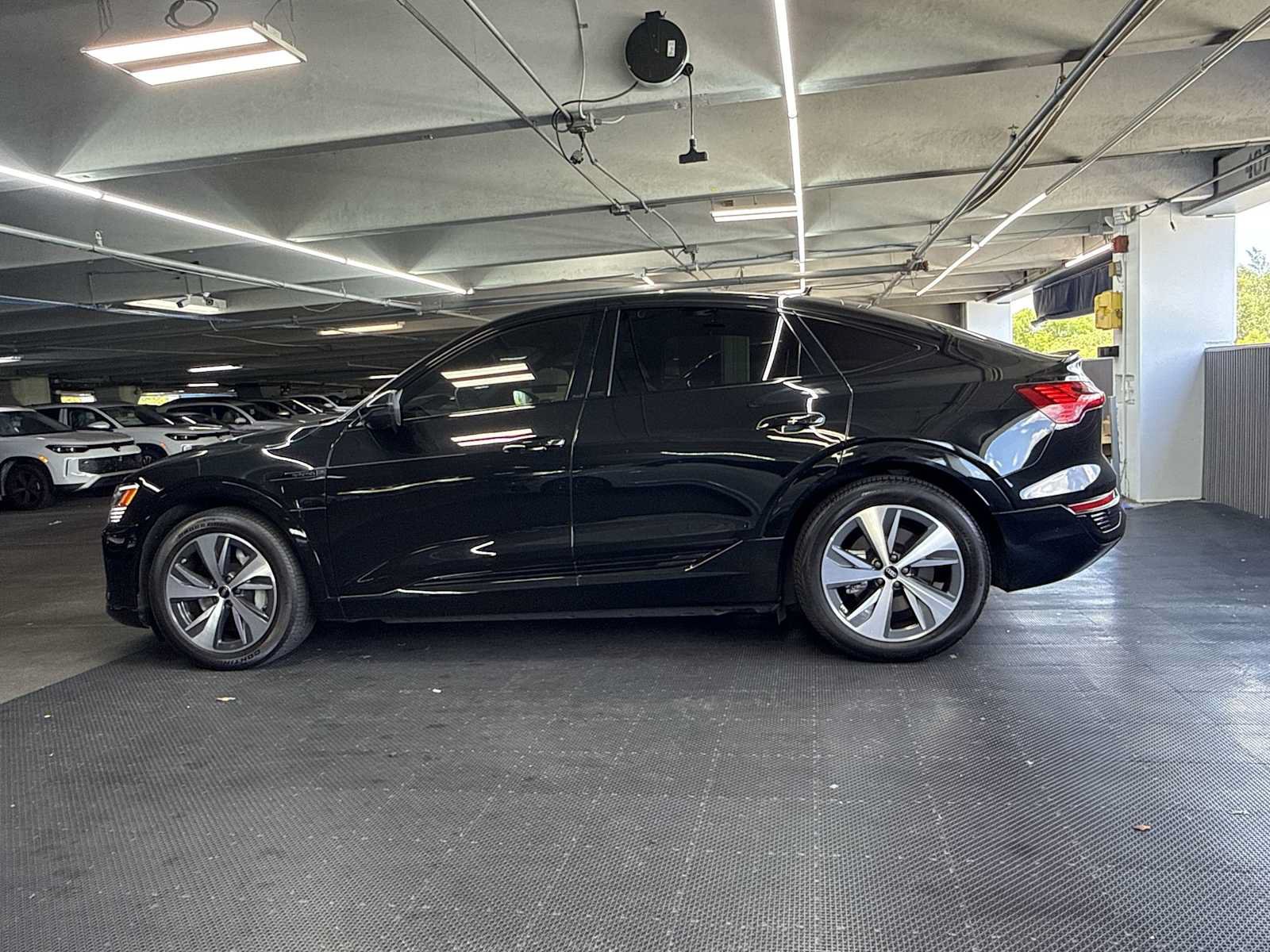 Used 2024 Audi Q8 e-tron Premium AWD/4WD image 5