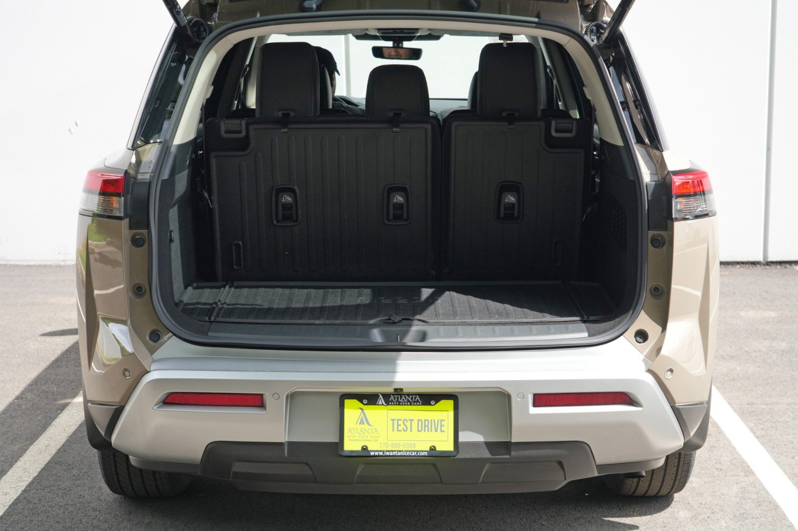 Used 2024 Nissan Pathfinder Platinum FWD image 9