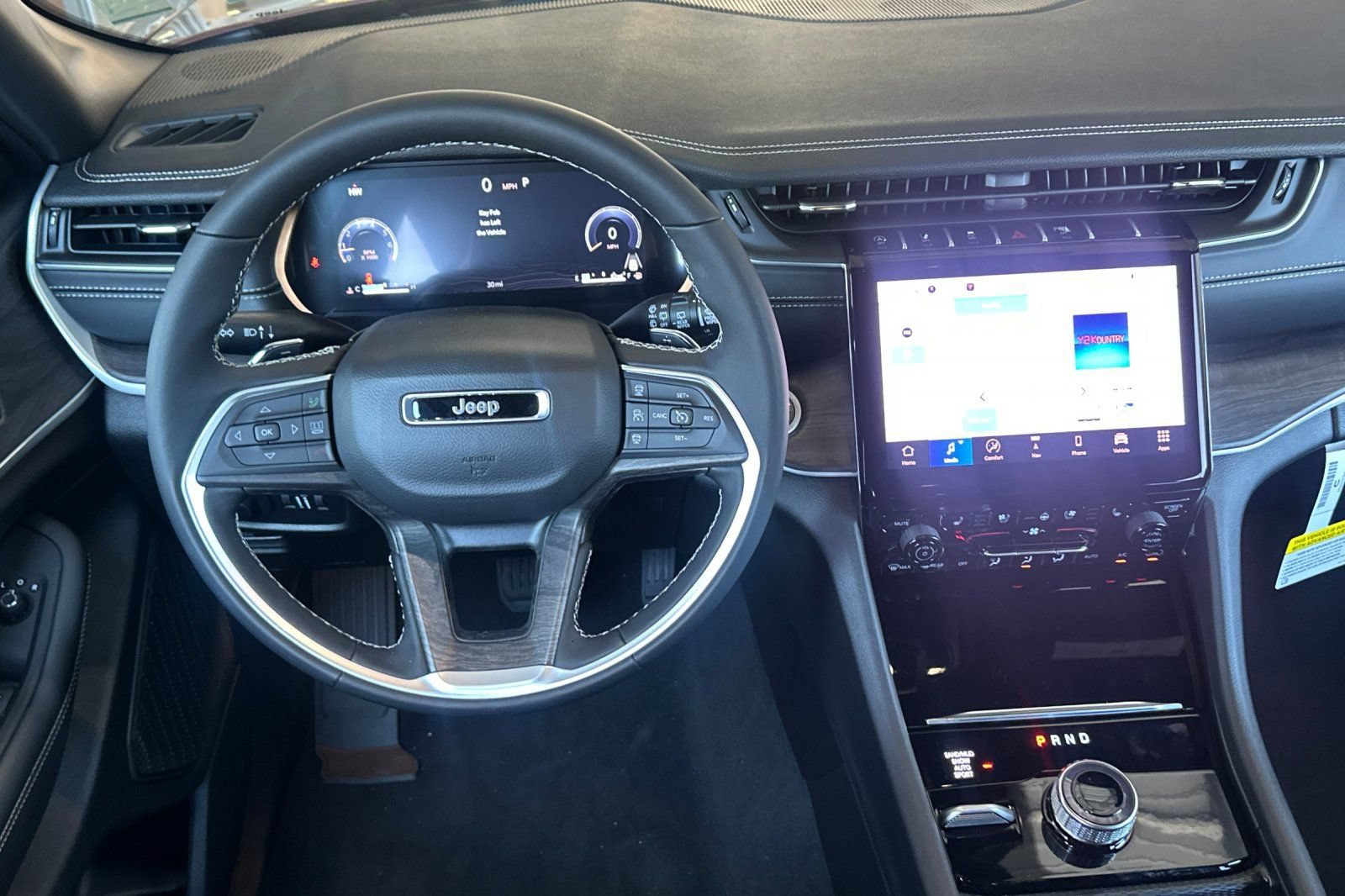 New 2025 Jeep Grand Cherokee Limited w/ Luxury Tech Group II AWD/4WD image 16