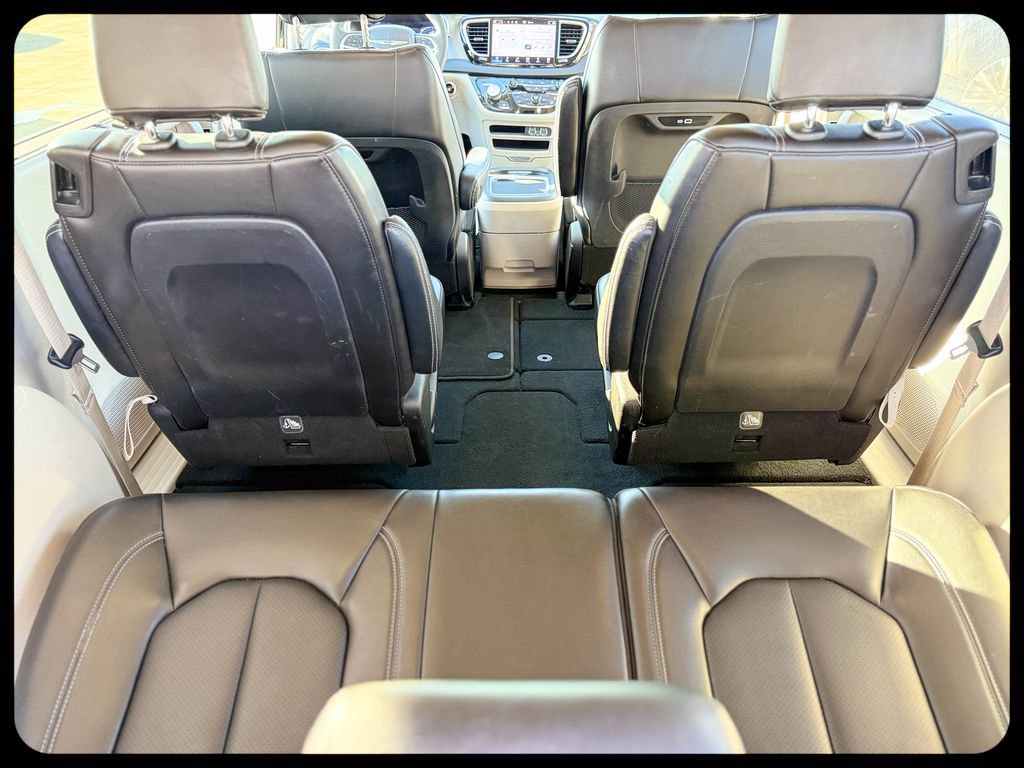 Used 2024 Chrysler Pacifica Touring-L image 10